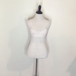White lululemon sports bra